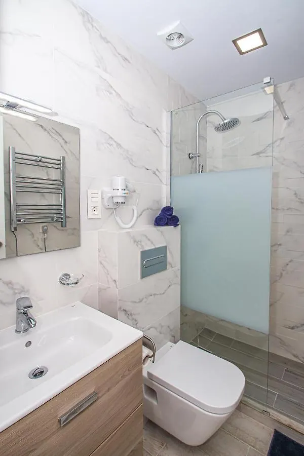 Stylish Studio For Rent With Fantastic Location In Marbella Promenade.